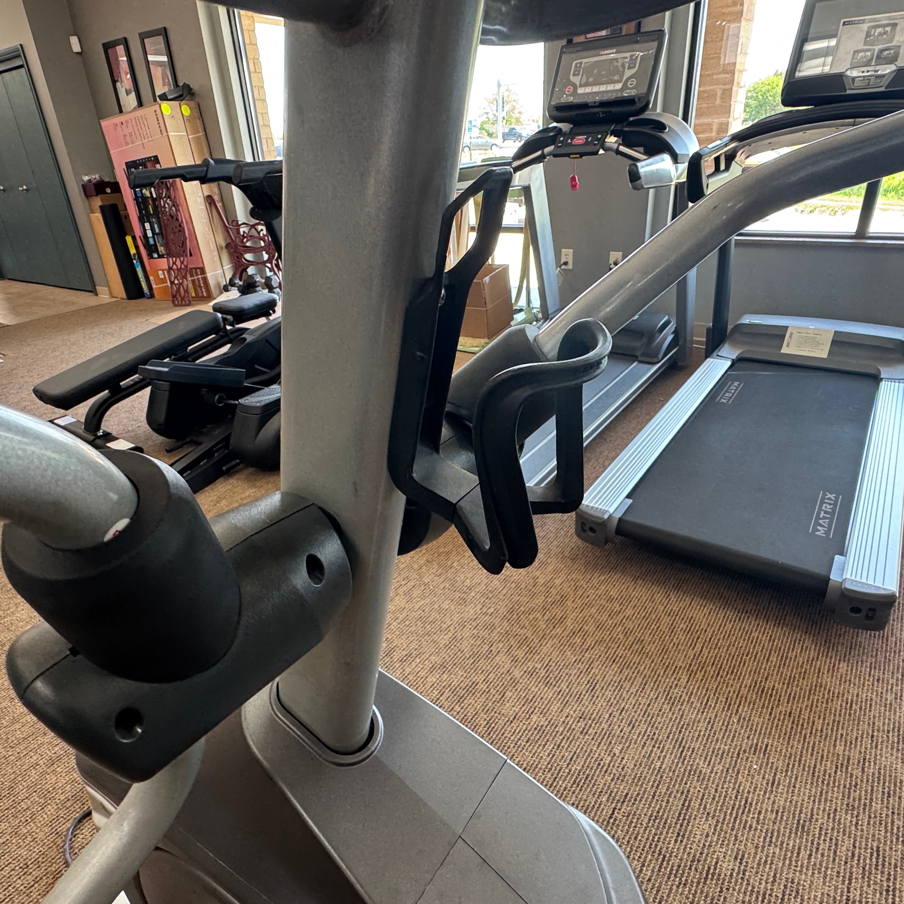 Pre-owned Spirit XE395 Elliptical Trainer with Incline
