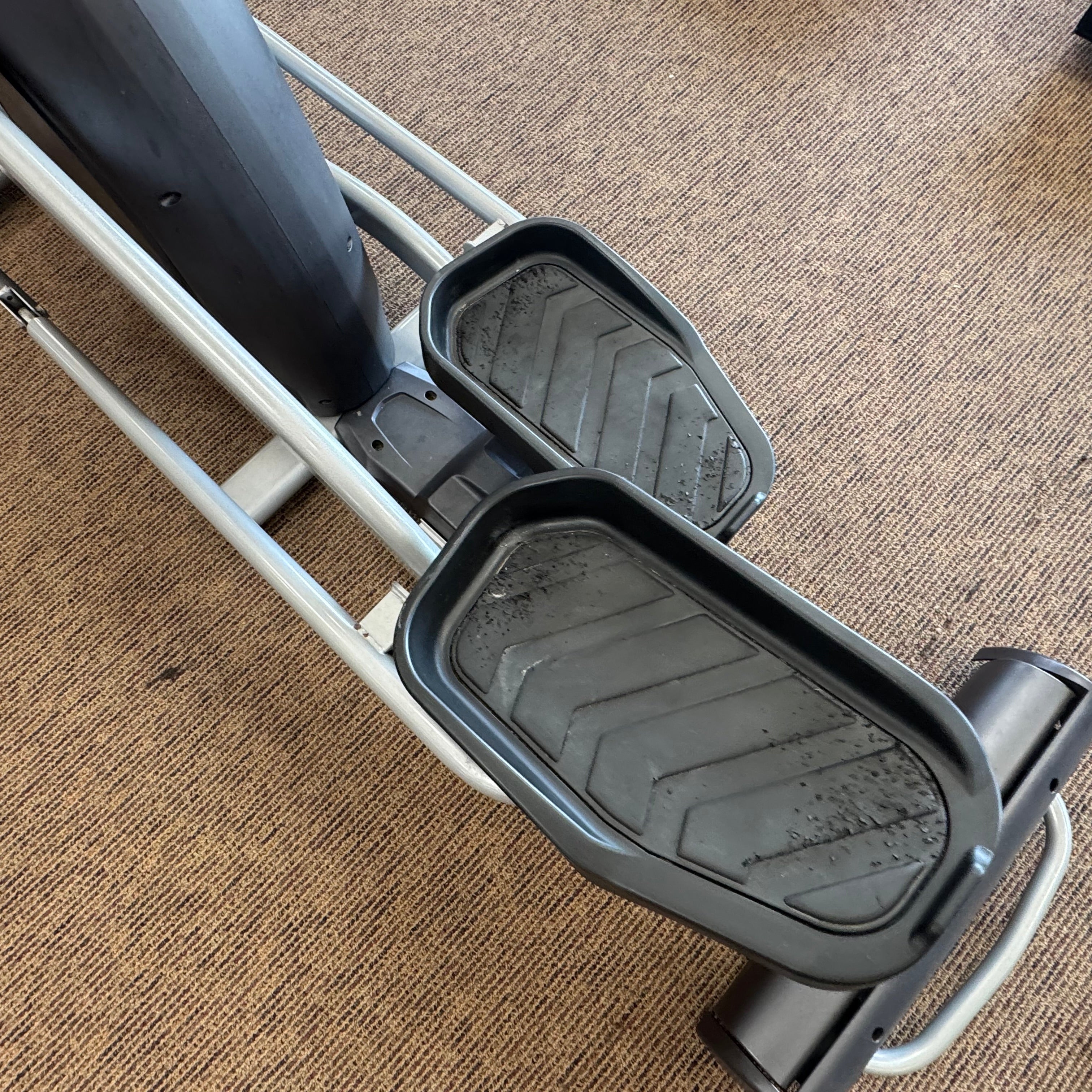Pre-owned Spirit XE395 Elliptical Trainer with Incline