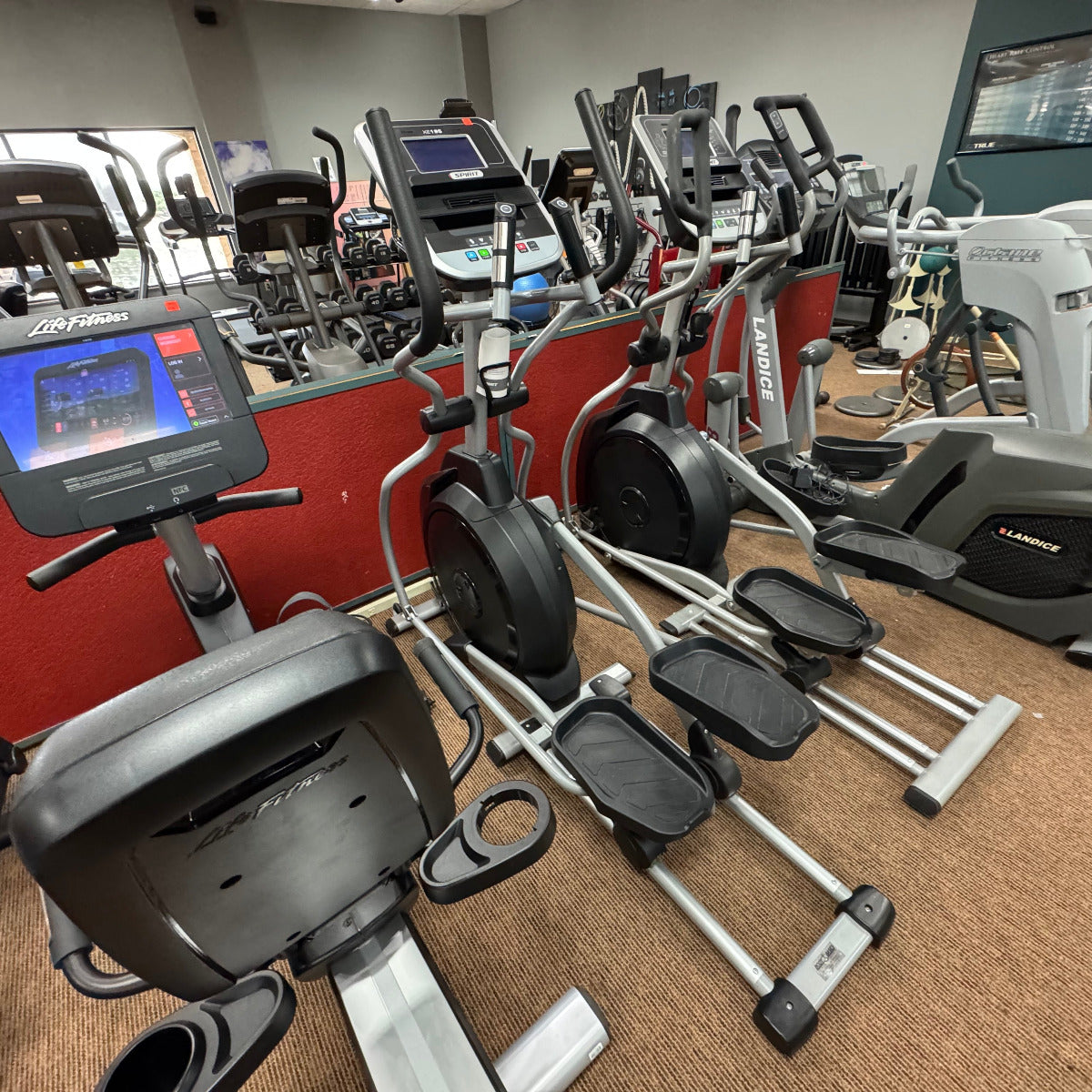 Pre-owned Spirit XE195 Elliptical Trainer