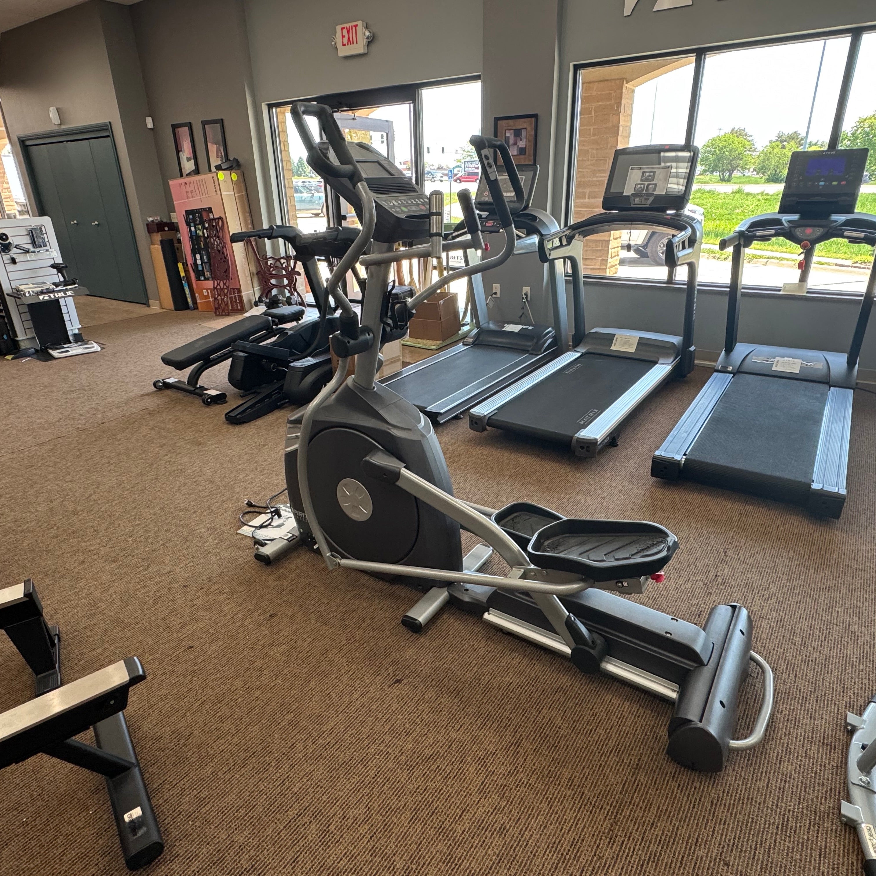 Pre-owned Spirit XE395 Elliptical Trainer with Incline